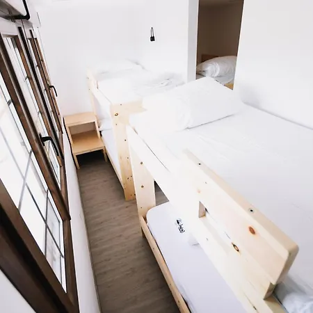 Hostal Latas Surf House *