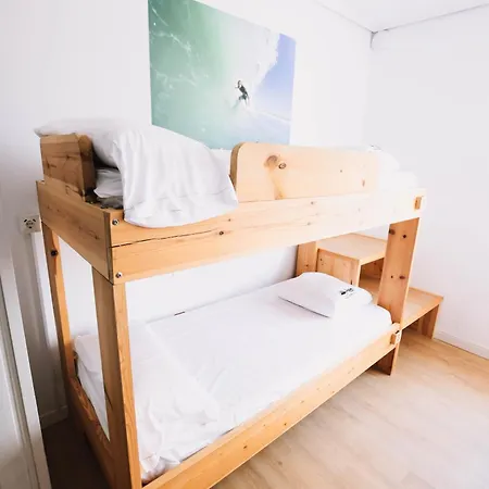 Latas Surf House Hostal *