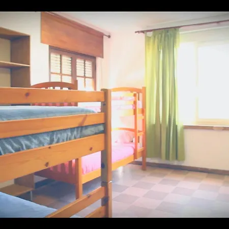 Hostal Latas Surf House *