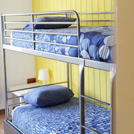 Latas Surf House Hostel Somo