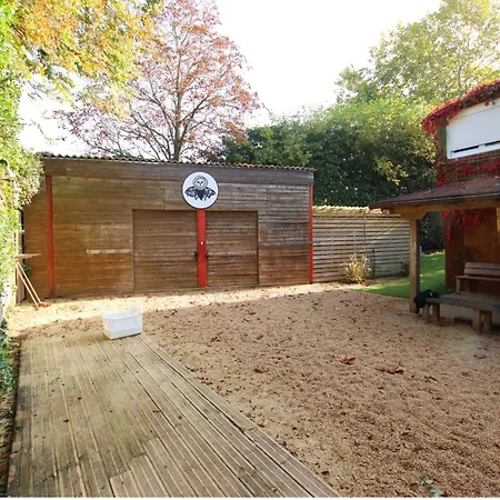 Latas Surf House Hostal