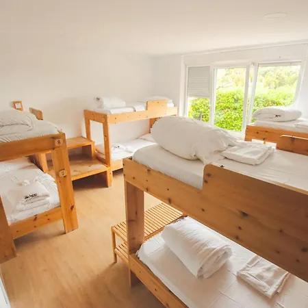 Latas Surf House Hostal *