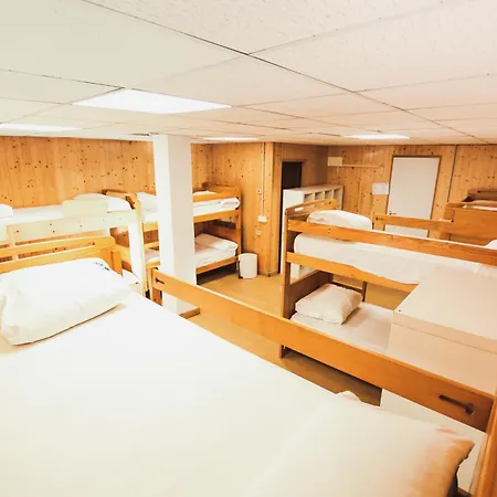 Latas Surf House Hostal Somo