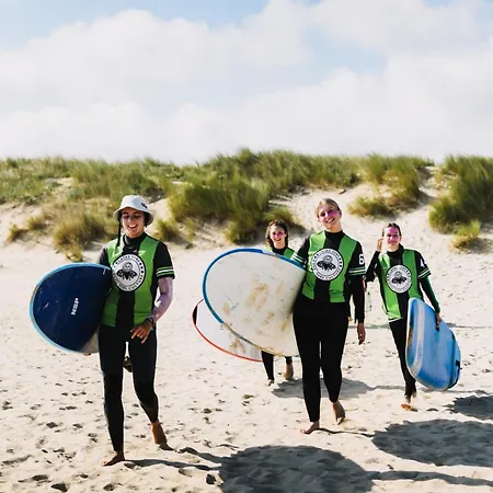 Latas Surf House Hostal *