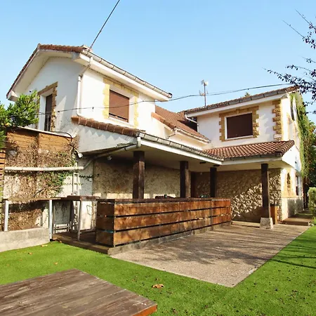 Latas Surf House Hostel Somo