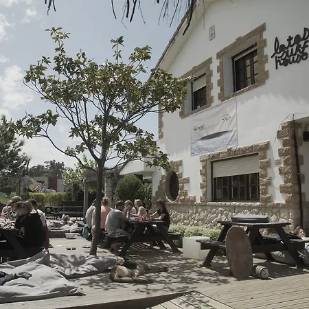 Hostal Latas Surf House *