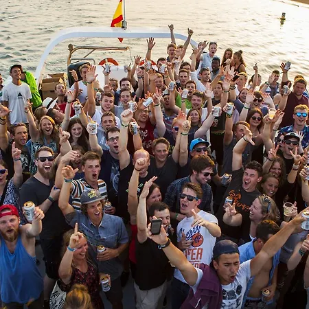 Latas Surf House ホステル