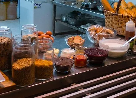 Latas Surf House Hostal Somo