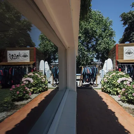 Latas Surf House ソモ