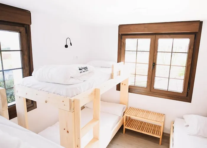 Latas Surf House Hostel Somo