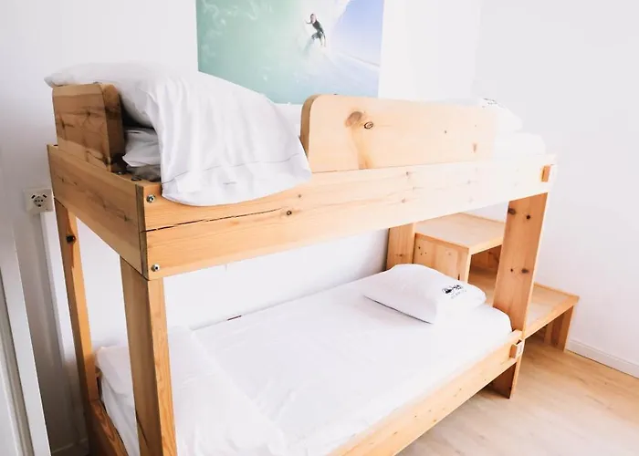 Latas Surf House Hostel *