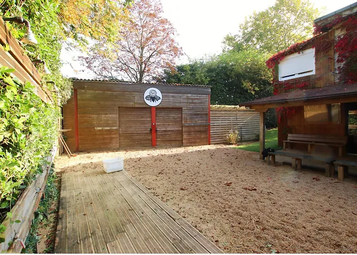 Latas Surf House Hostel