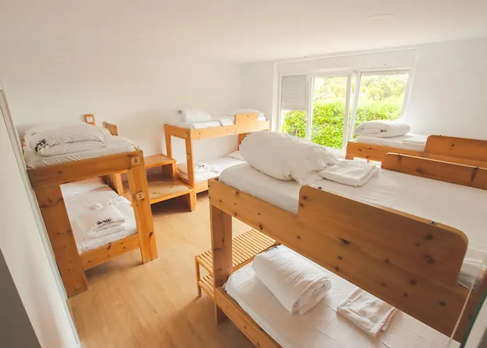 Latas Surf House Hostel *