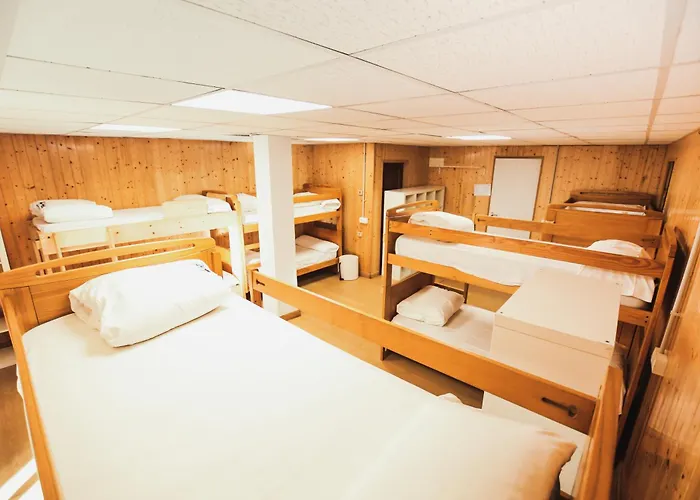 Latas Surf House Hostel Somo