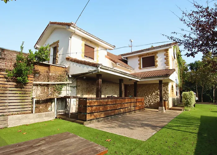 Latas Surf House Hostel Somo