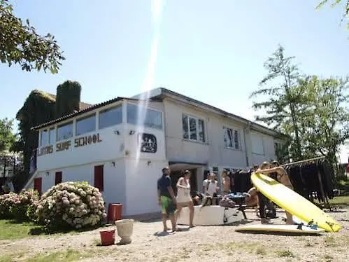 Latas Surf House Hostel *