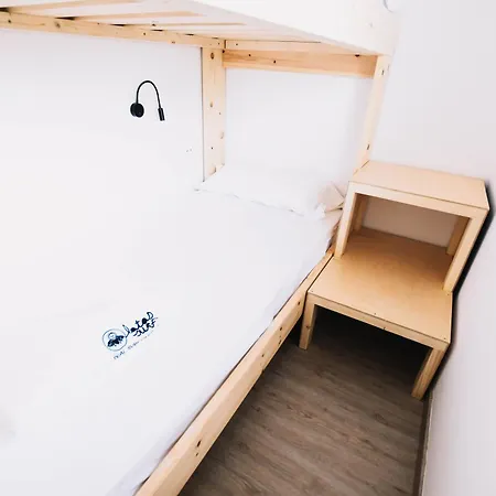 Albergue Latas Surf House *