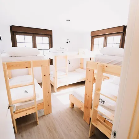 Latas Surf House Hostel Somo
