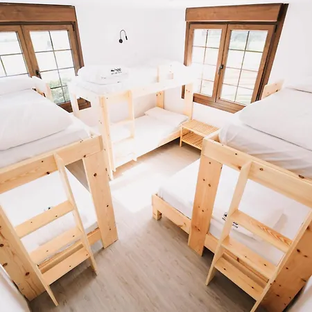 Latas Surf House Albergue