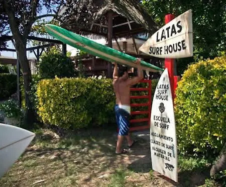 Albergue Latas Surf House *