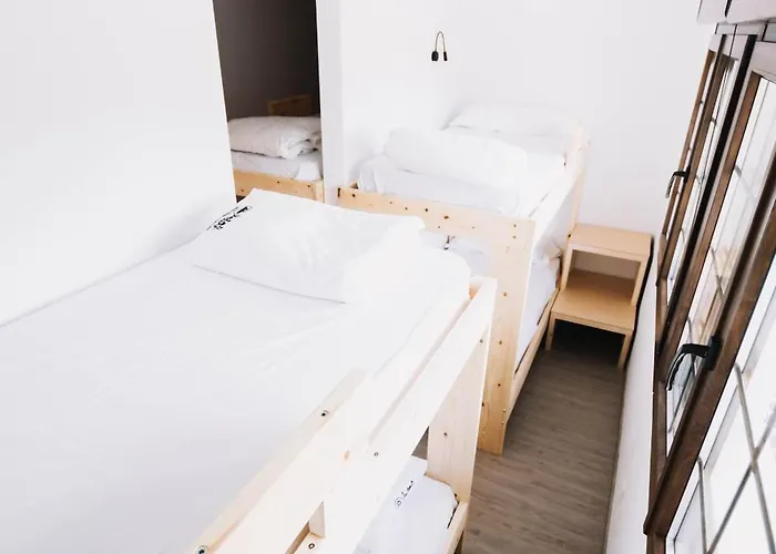 Latas Surf House Somo