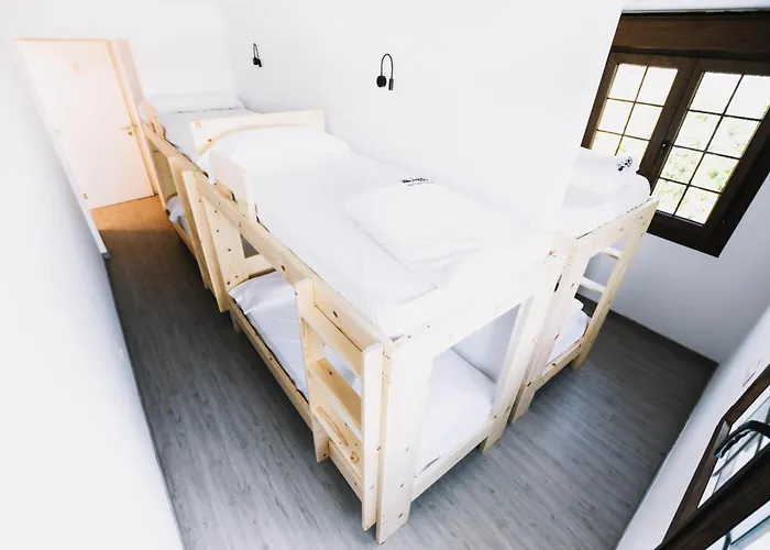 Latas Surf House Hostel *